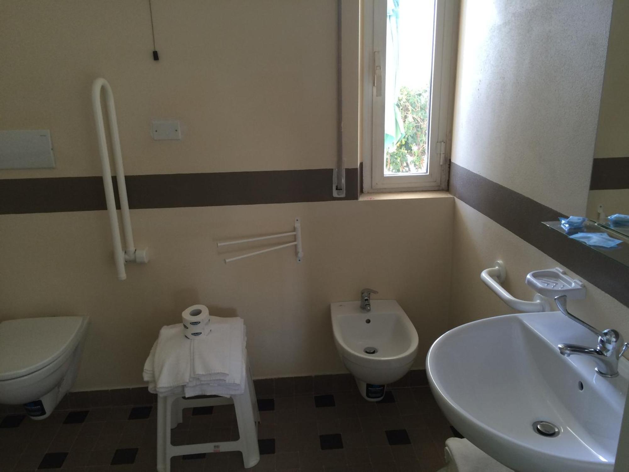 Lungomare Hotel Marina di Cecina Værelse billede