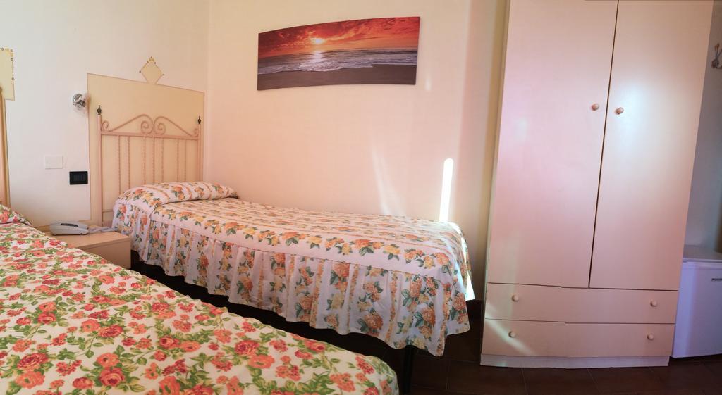 Lungomare Hotel Marina di Cecina Eksteriør billede