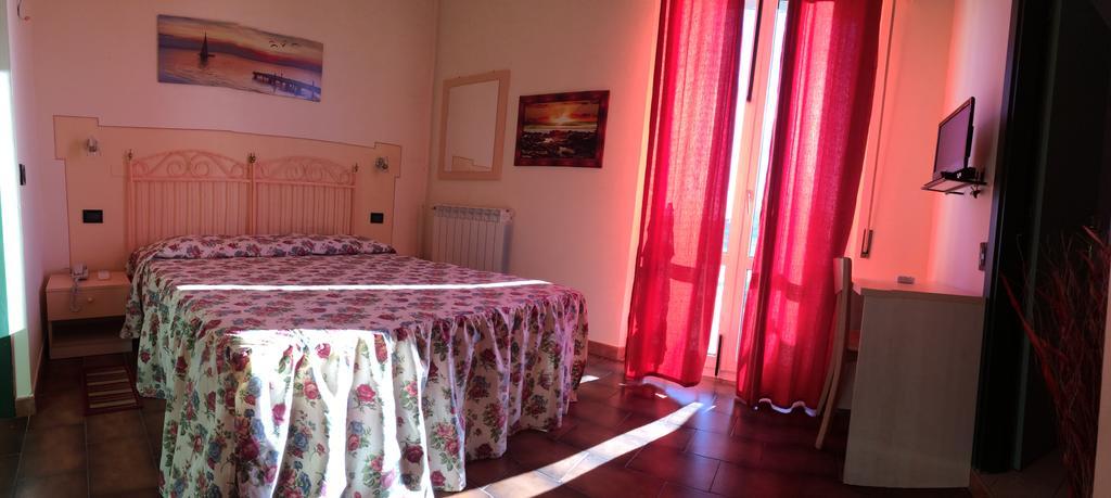 Lungomare Hotel Marina di Cecina Eksteriør billede