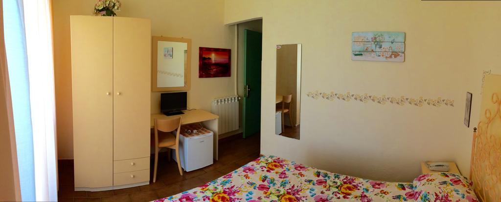 Lungomare Hotel Marina di Cecina Eksteriør billede