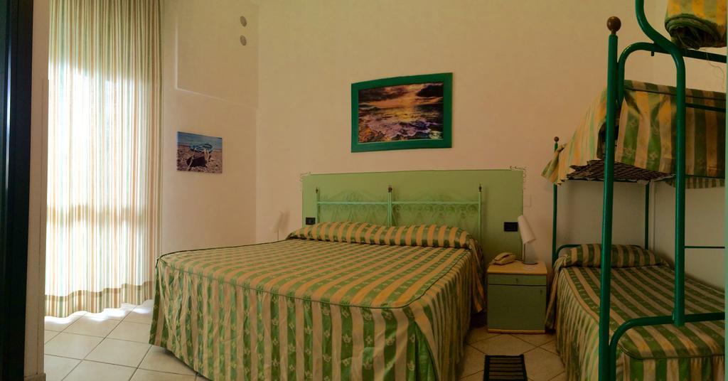 Lungomare Hotel Marina di Cecina Eksteriør billede