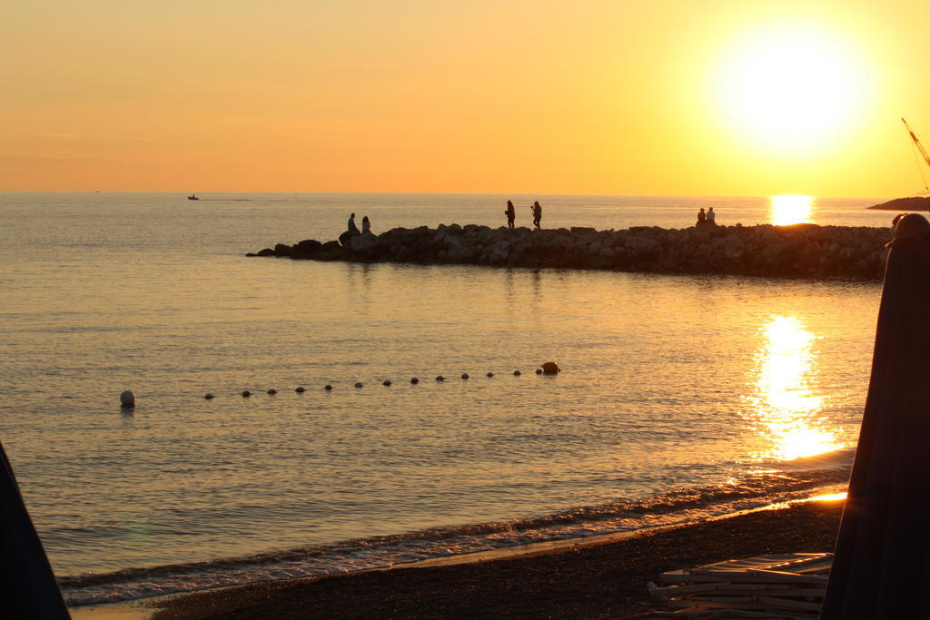 Lungomare Hotel Marina di Cecina Eksteriør billede